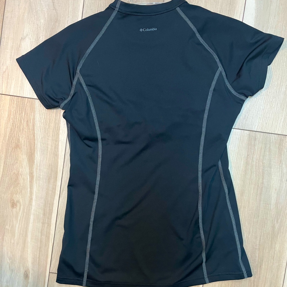 Columbia ladies UPF black short sleeve shirt